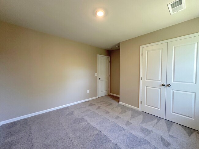 Building Photo - Spacious 4BR Home with Private Backyard Oasis