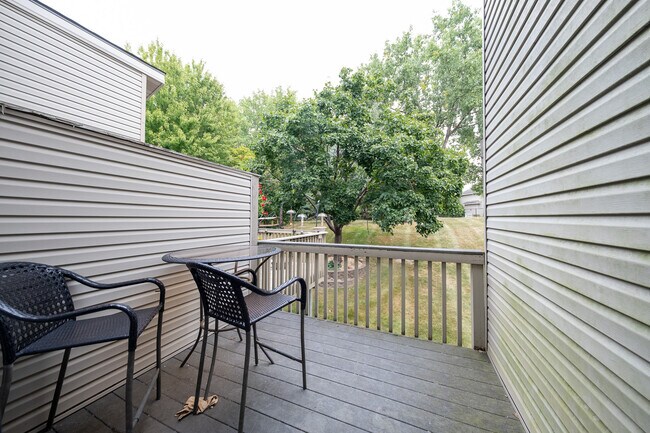 Building Photo - 4222 Goldenrod Ln N