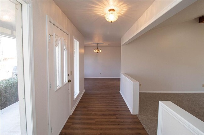 Building Photo - 1 Sandon Ln