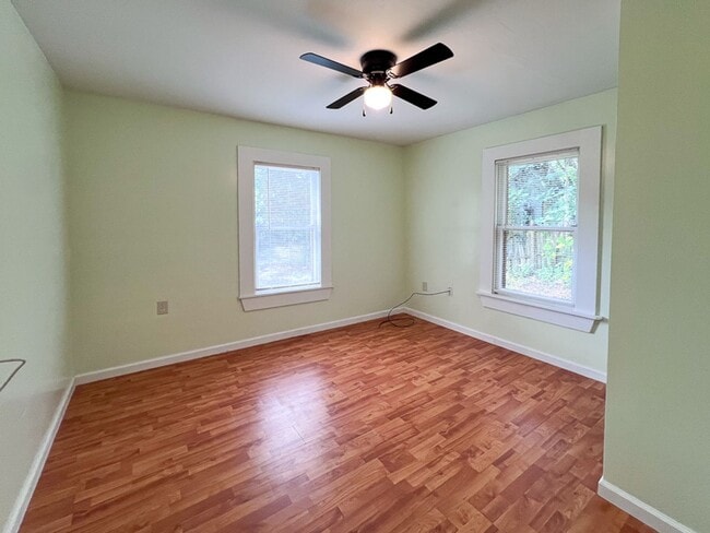 Building Photo - 2BR/1BA Pet Friendly Cottage off Waldo Roa...