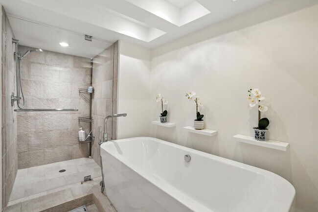 Building Photo - 3951 Gulf Shore Blvd N