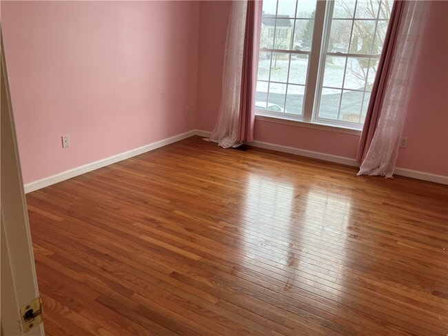 Building Photo - 120 Hummingbird Way