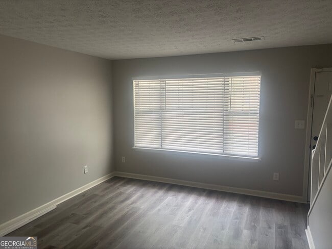 Building Photo - 140 Meadowbrook Ct