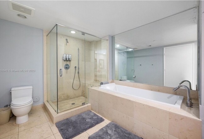 Building Photo - 485 Brickell Ave