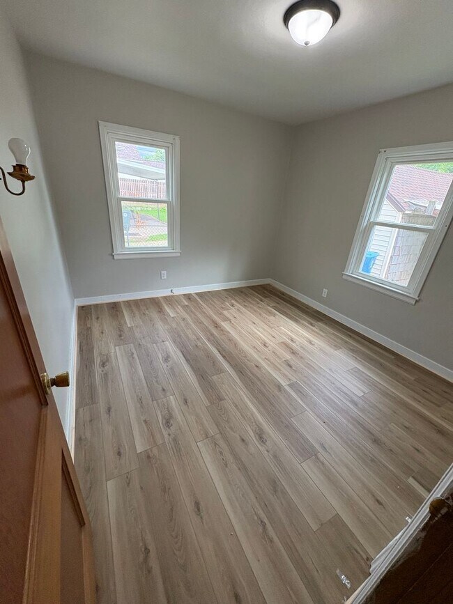 Building Photo - 3 Bedroom 1 Bathroom Single Family Home