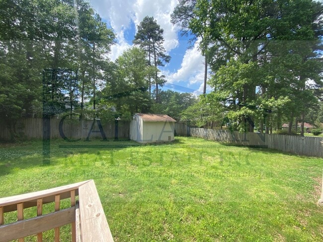 Building Photo - Jacksonville Foxwood Home