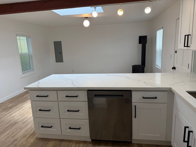 Building Photo - Luxury 2 bedroom 1 bath duplex in a great neighborhood!