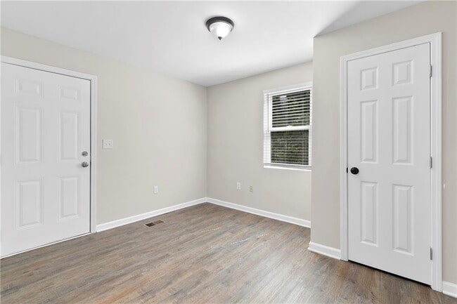 Building Photo - 2343 Carver Dr NW