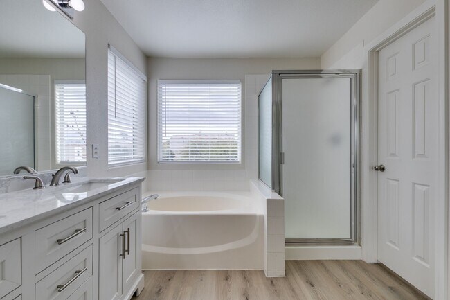 Building Photo - Charming 4 Bedroom, 3 Bathroom Home Near S...