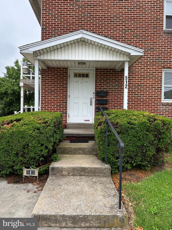 Building Photo - 512 Brandt Ave