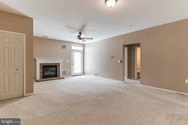 Building Photo - 1025 Simsbury Ct