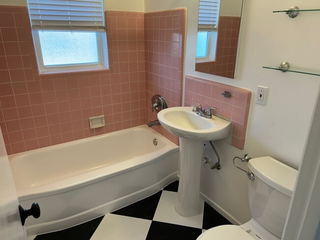 Building Photo - 4208 Fanuel St