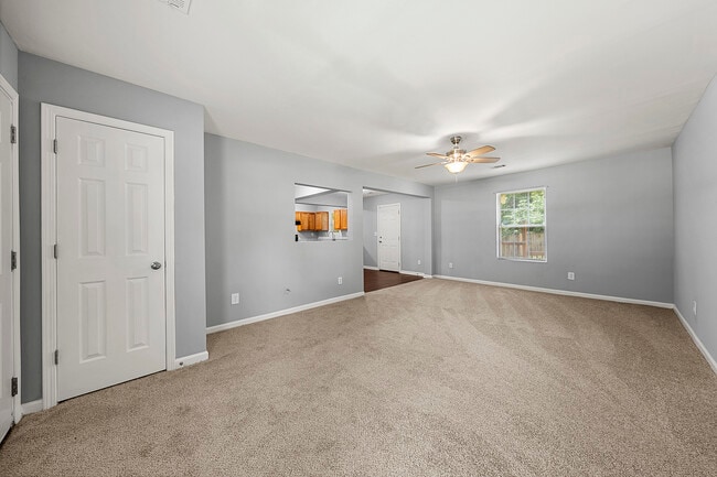 Building Photo - 1526 Venetian Dr SW
