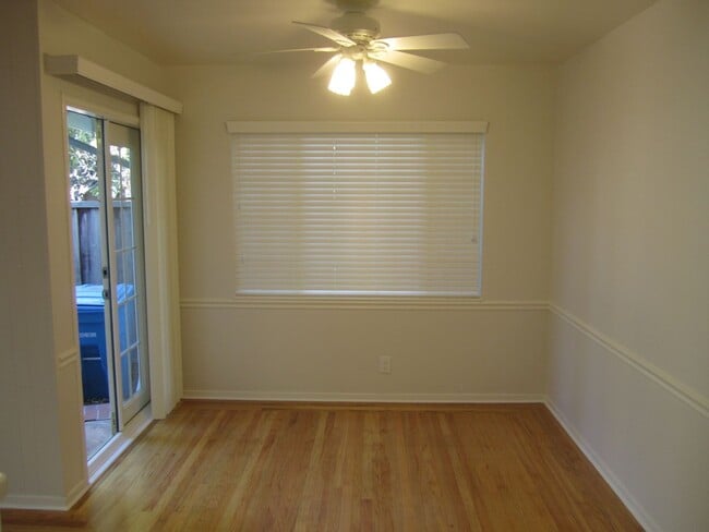 Building Photo - SPACIOUS 3BED, 2 BATH IN EXCELLENT SANTA C...