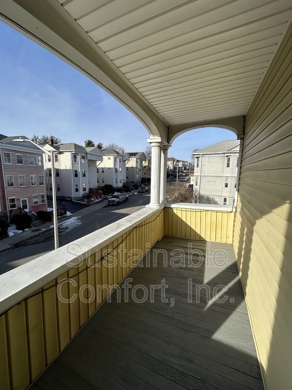 Building Photo - 18 Plantation St