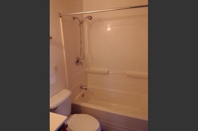 Building Photo - 625 Francis St