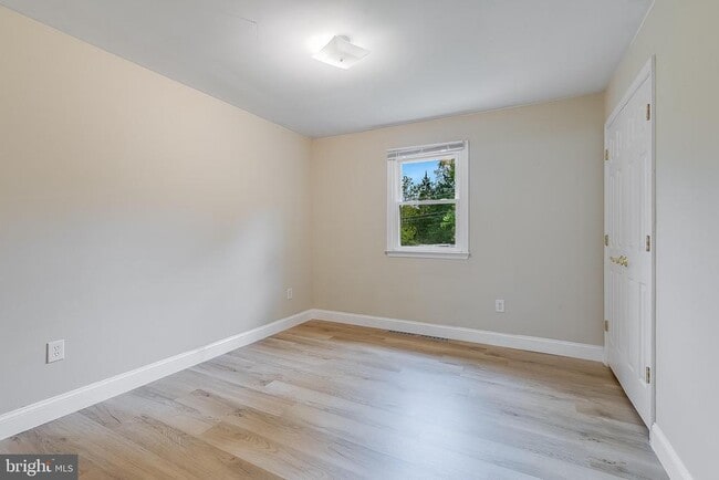 Building Photo - 43594 Hay Rd