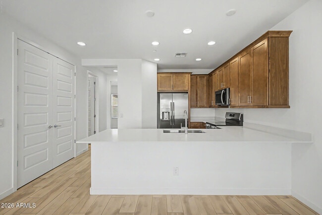 Building Photo - 8149 E Petunia Ave