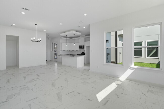 Building Photo - 2923 El Fenice Ln