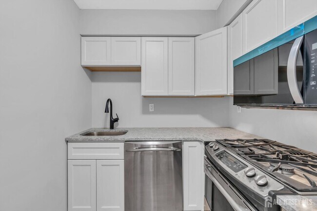 Building Photo - 213 Main St