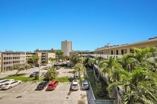 Building Photo - 1680 NE 191st St