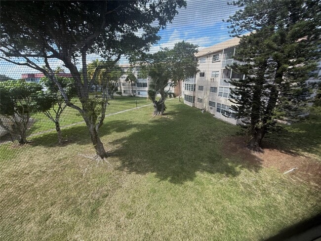 Building Photo - 1540 NE 191st St