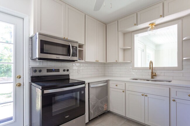Building Photo - 3408 Kirby Dr