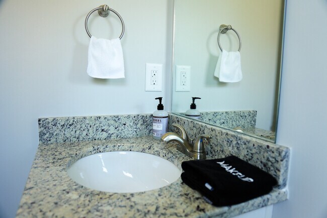 Building Photo - 701 McWilliams Rd SE