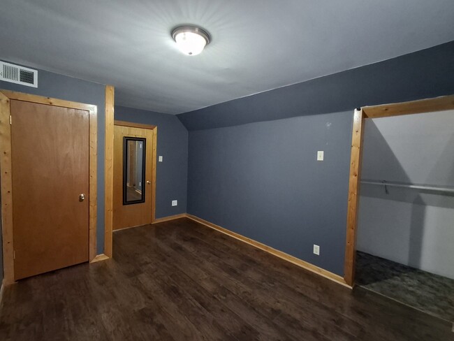 Building Photo - 10143 S Ave L
