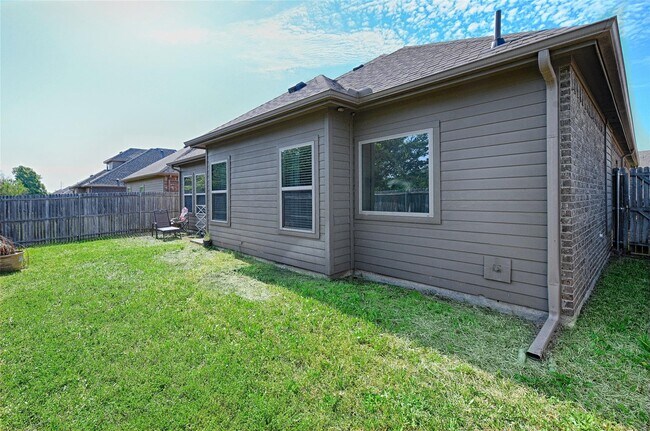 Building Photo - 640 Teakwood Dr