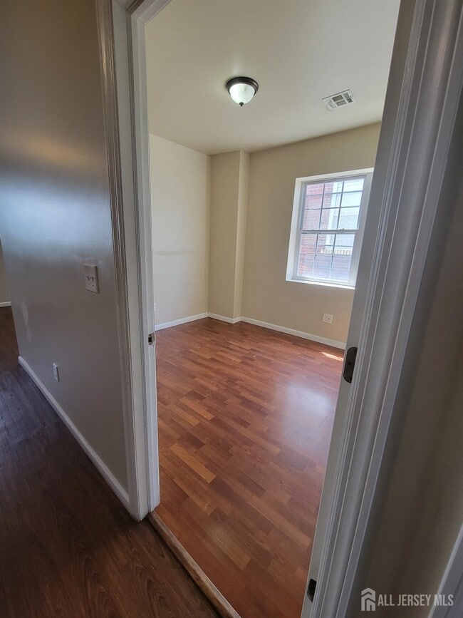 Building Photo - 816 Amboy Ave