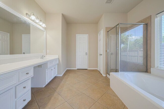 Building Photo - 2206 Grand Shore Ct