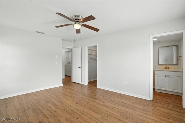 Building Photo - 4712 SE 5th Pl