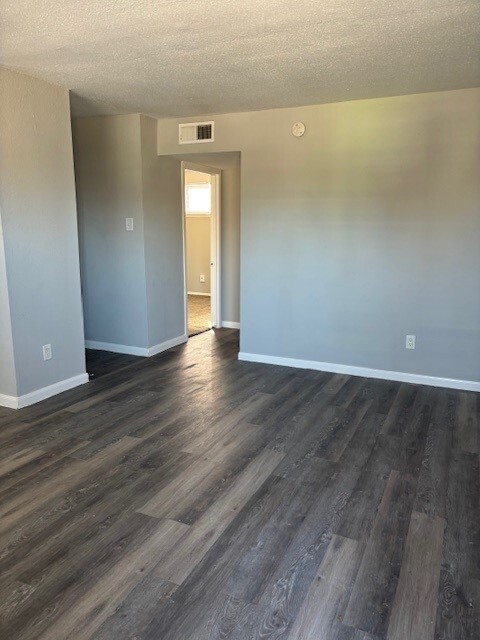 One Bedroom Living Area - Mangum Oaks