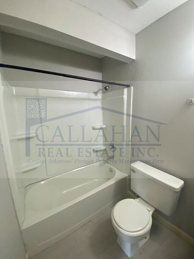 Building Photo - NLR 3 Bedroom Home