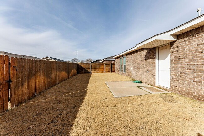 Building Photo - Beautiful 3 Bedroom 2 Bath Home in Frenship ISD!