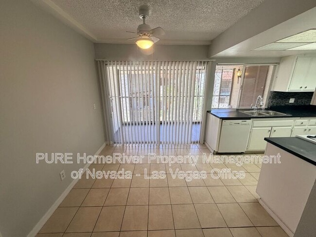 Building Photo - 1405 E Vegas Valley Dr