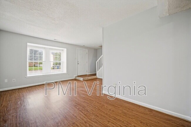 Building Photo - 3310 Scarborough Way