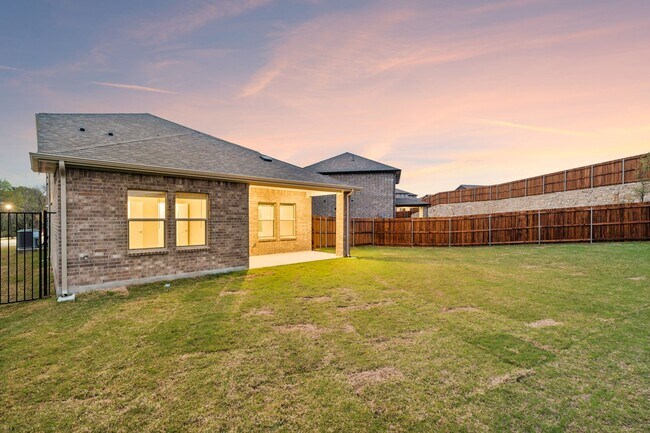Building Photo - 702 Dotty Dr