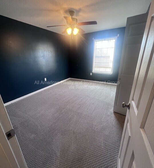 Building Photo - 2220 Kerra Ln