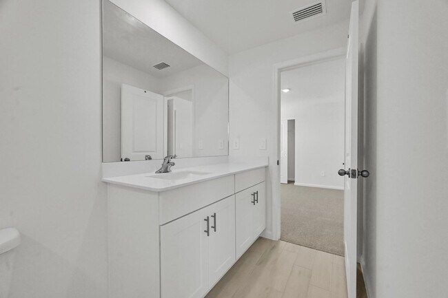 Building Photo - 575 Salisbury Cir
