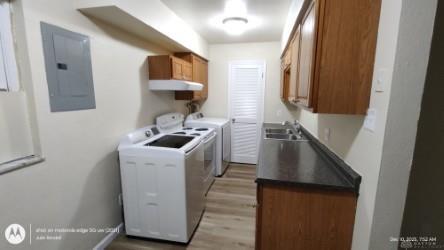 Building Photo - 722 Morse Ave