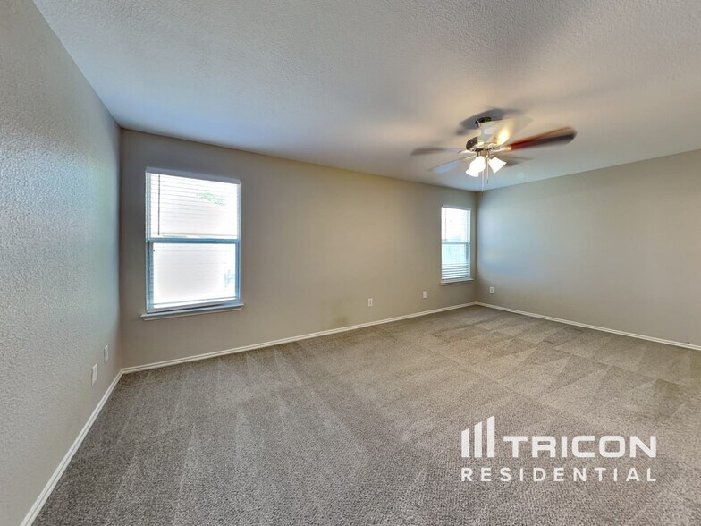 Building Photo - 5448 Kleberg Dr
