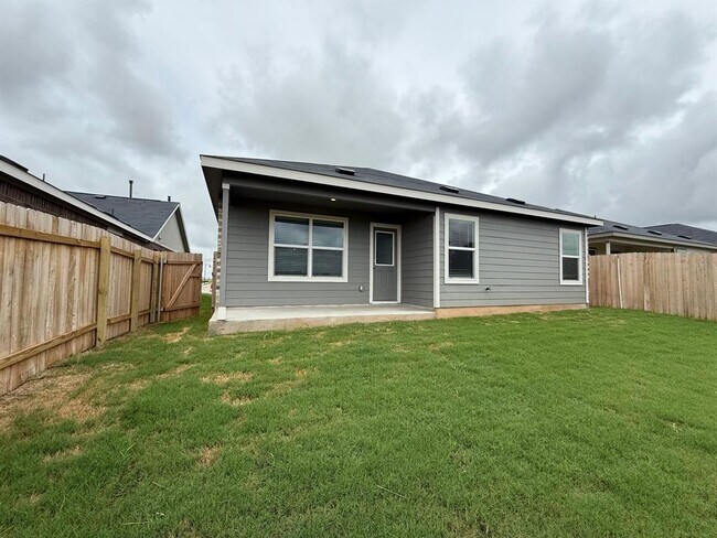 Building Photo - 125 Sormonne Lp