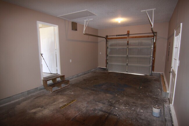 Building Photo - 3 Bedroom Pet Friendly Home For Rent Near ...