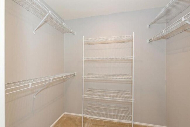 Building Photo - 3 bedroom in Bellevue WA 98007