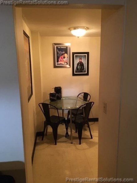 Building Photo - 230 Fuller St