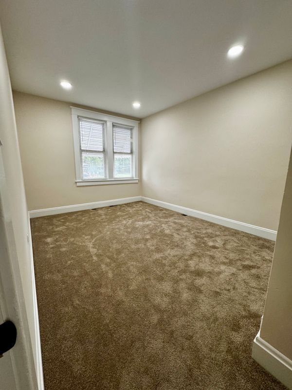Building Photo - 2613 Chesterfield Ave