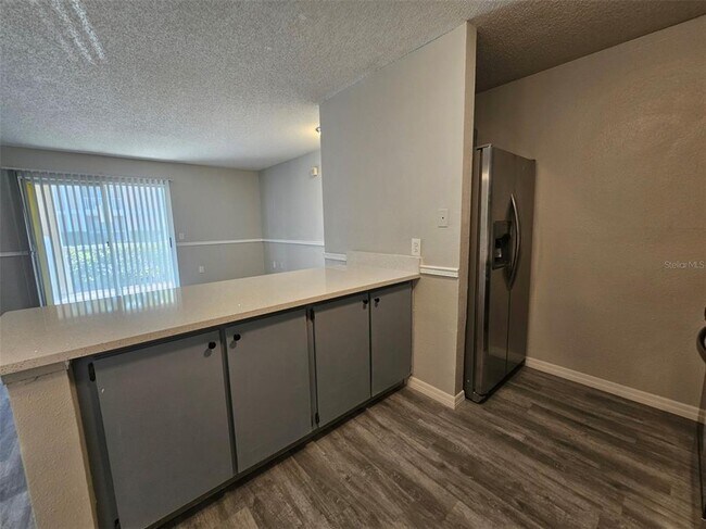 Building Photo - 9481 Highland Oak Dr