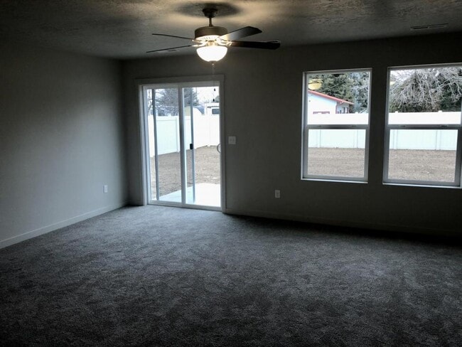 Building Photo - 15066 N Bonelli Ave